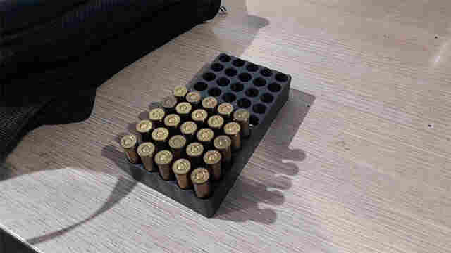 Dupla é presa negociando munições furtadas de Policial Penal em praça no centro da capital