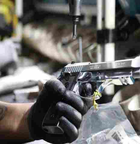 Ministro do STF suspende porte de arma até o dia seguinte a posse de Lula