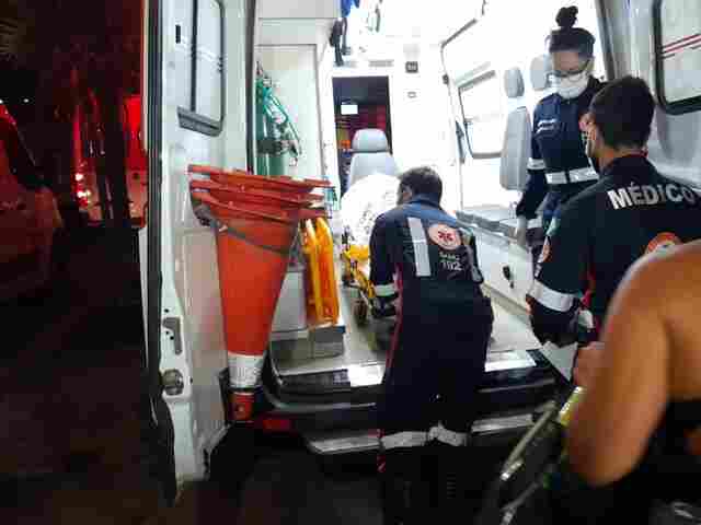 Criminosos se passando por policiais tentam matar dupla a tiros