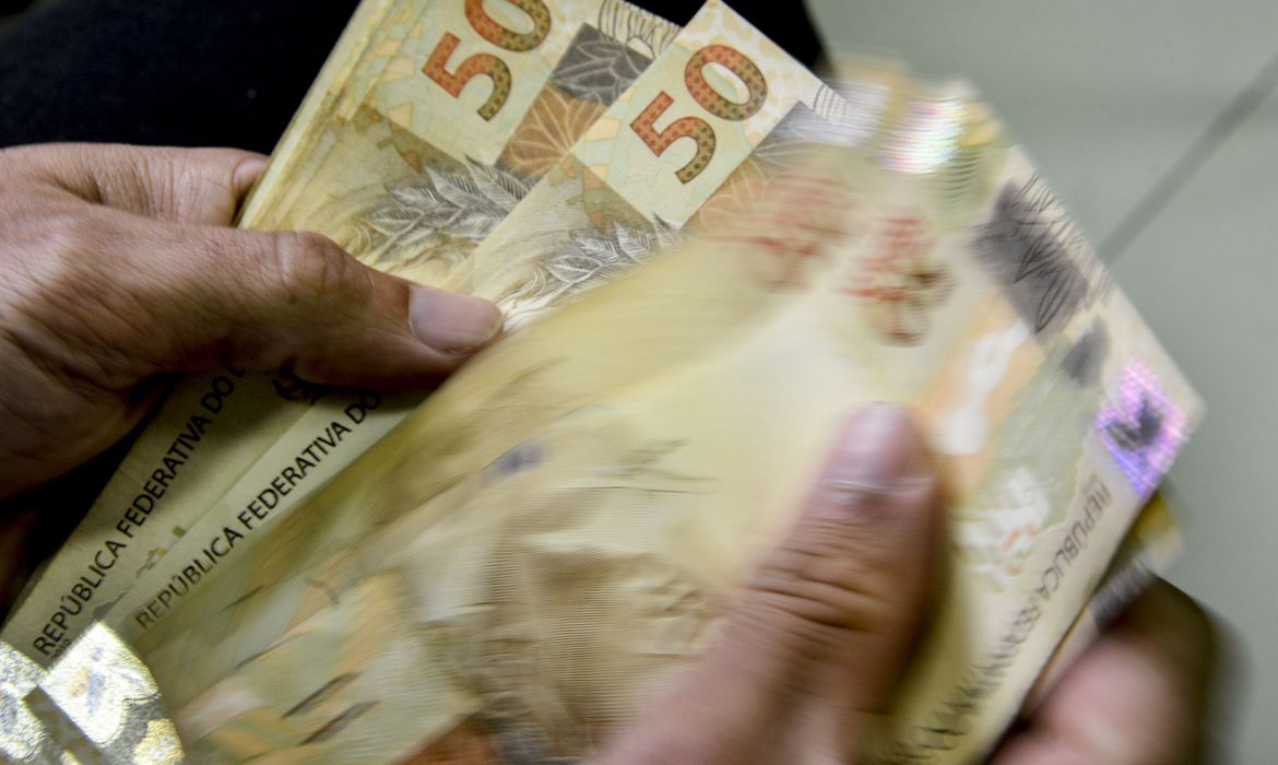 Salário mínimo de R$ 1.320 começa a valer a partir deste domingo