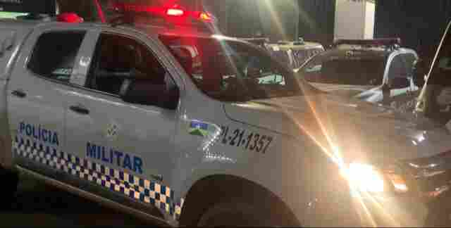 Bando invade casa, rende família e foge com equipamentos e carro