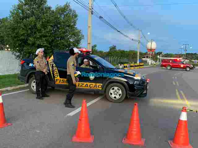 Acesso de automóveis ao Espaço Alternativo pela Jorge Teixeira é bloqueado pela PM e Semtran