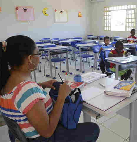 Piso nacional dos professores sobe para R$ 4.420,55
