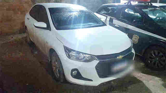 Casal é preso após roubar carro e tentar matar taxista