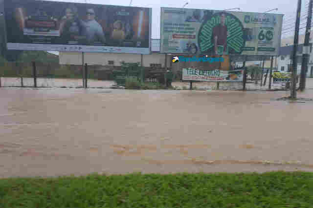 Volume de chuva equivalente ao de uma semana caiu em um só dia na capital