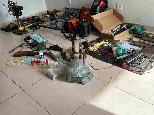 Fabricante de armas que distribuía dinheiro falso é preso em operação da Polícia Civil