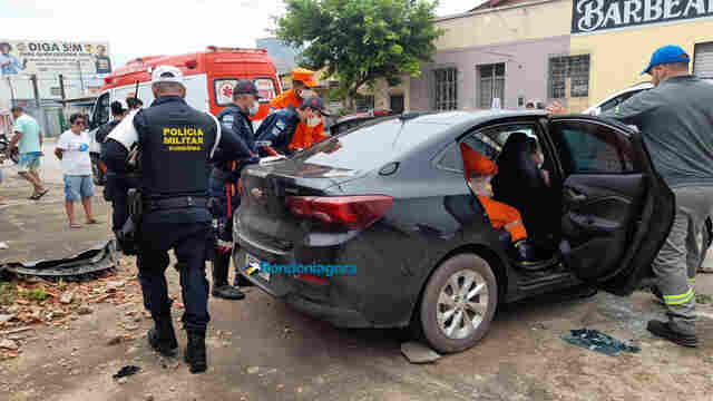 Vídeo: acidente envolvendo viatura da PM deixa dois feridos no centro da capital