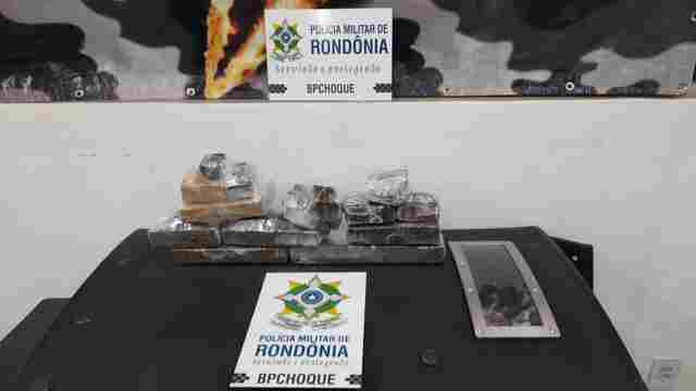 Batalhão de Choque apreende mais de 6 kg de maconha enterrados próximo a bueiro