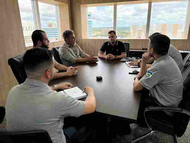 Deputado Edevaldo Neves propõe intermediar PCCR dos policiais penais durante encontro com sindicato da categoria