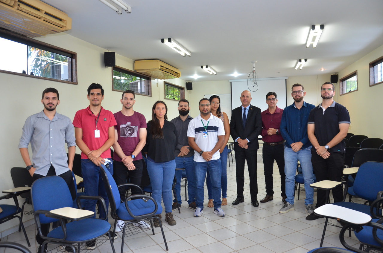 Em reunião com aprovados no concurso da Politec, Ismael Crispin reafirma compromisso com categoria
