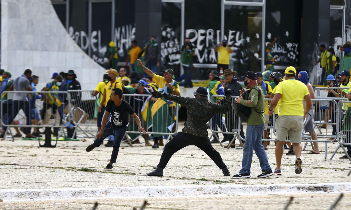 AGU pede a condenação de 40 pessoas por atos golpistas em janeiro
