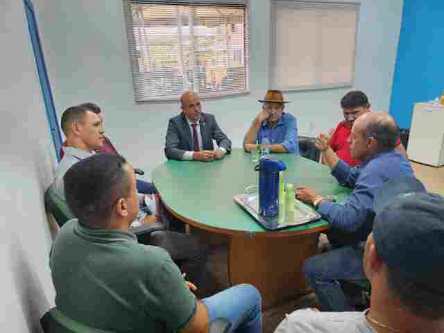 Deputado Ismael Crispin recebe pedido de apoio dos moradores de União Bandeirantes para recuperação das estradas vicinais