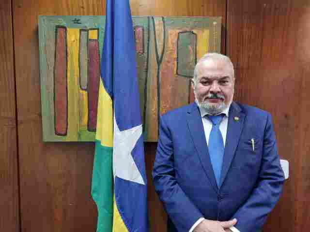 Governo Lula revoga ato que garantiu transposição de 450 servidores de Rondônia, denuncia senador