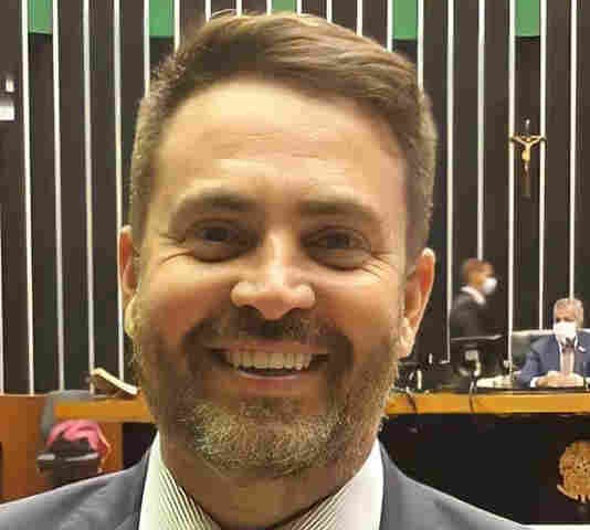 Ao insistir em criticar Hildon Chaves, Léo Moraes fica mais distante do Detran