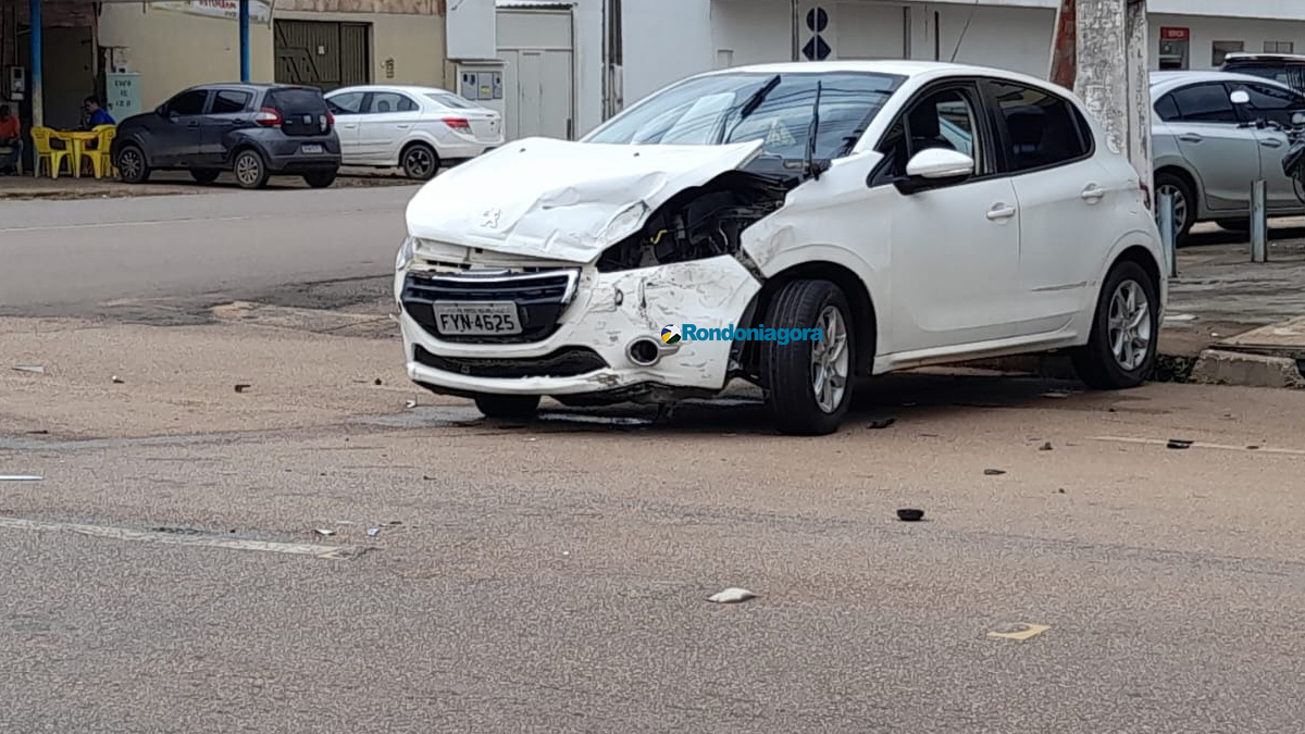 Acidente com capotamento na Duque de Caxias com João Goulart, na capital