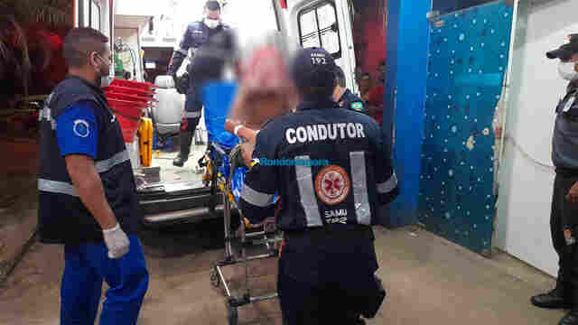 Homem é atacado a facada por amigo durante bebedeira em bar