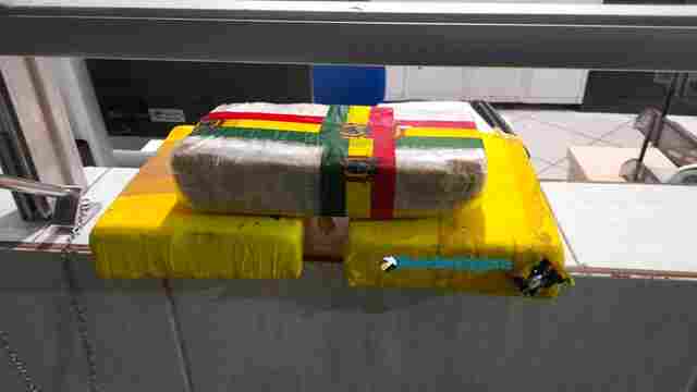 PRF prende mãe e filha com 3kg de droga em taxi na BR-364