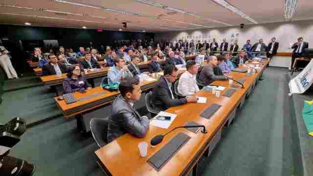 Prefeitos discutem pautas municipalistas com a bancada federal em Brasília