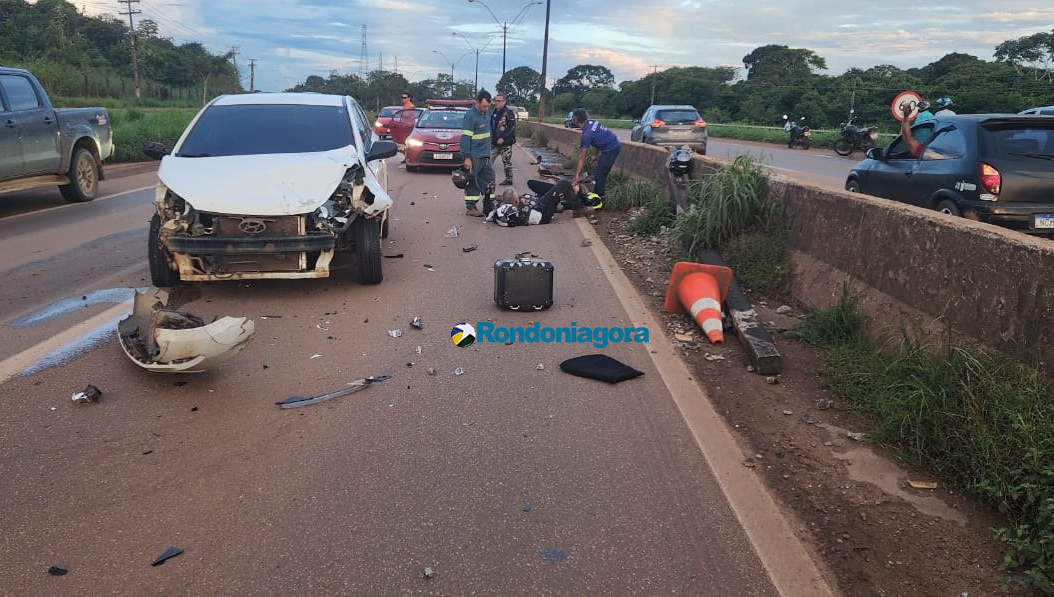 Em Porto Velho, motorista de carro avança e colide em casal de motociclistas de Minas Gerais