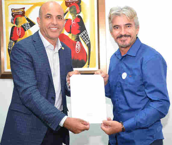 Ismael Crispin atende solicitação do presidente da Câmara de Seringueiras e destina R$ 300 mil para recuperação de linhas vicinais