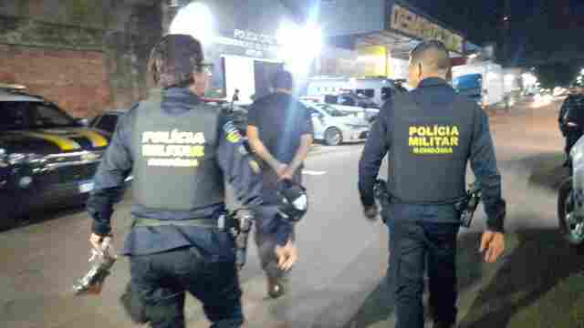 Vítima reage a assalto e ladrão é espancado por populares na capital