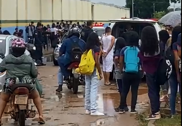PM prende jovem armado em frente à escola aguardando para matar aluno