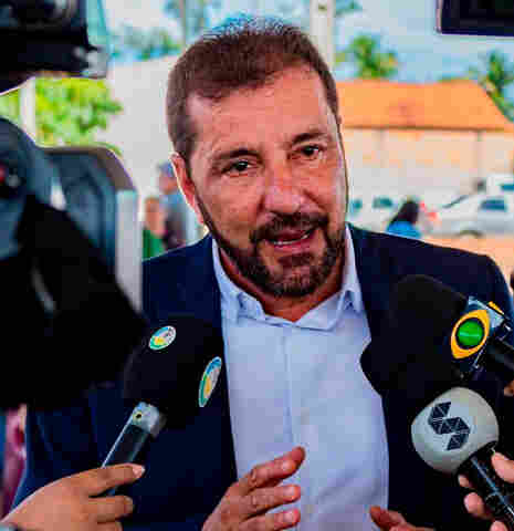 Hildon Chaves exonera titulares do 1º escalão e faz remanejamentos na equipe