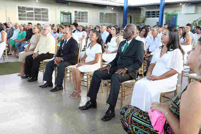 Casamento comunitário: Mais de 30 casais oficializam união em cerimônia especial, na capital
