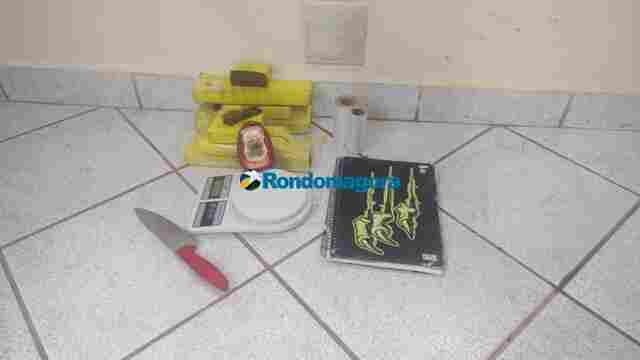 Traficante foge após ver viaturas e abandona drogas no centro da capital