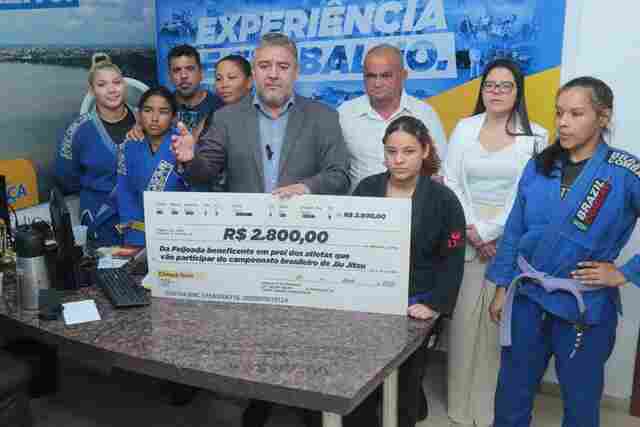 Vereador Everaldo Fogaça faz a entrega dos recursos da ´Feijoada Beneficente´ a atletas do Jiu-Jitsu
