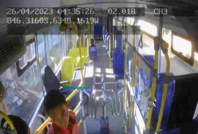 Vídeo: Ladrão não consegue roubar motorista e volta para incendiar ônibus em Porto Velho