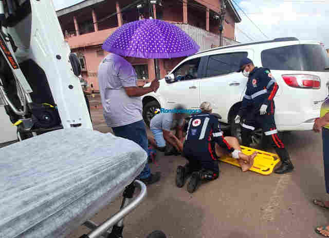 Motociclista sem habilitação fica ferida após colisão na zona leste da capital