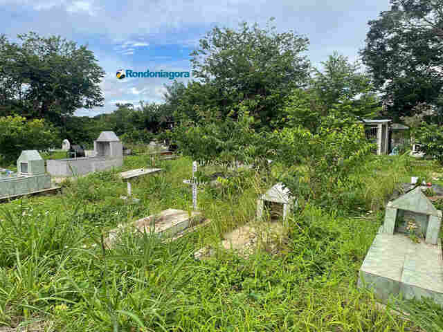 Cemitério do Santo Antônio está tomado pelo mato na semana do Dia das Mães; Prefeitura intensifica mutirões