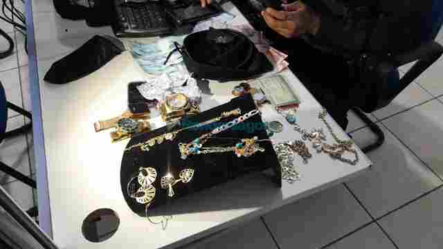 Ladrão e comparsa são presos com joias, dinheiro e celular roubados na zona leste