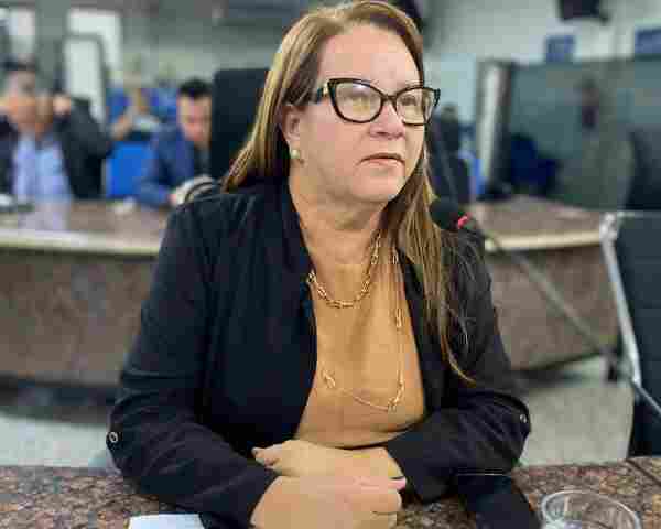 Dois projetos da vereadora Ellis Regina são transformados em Lei