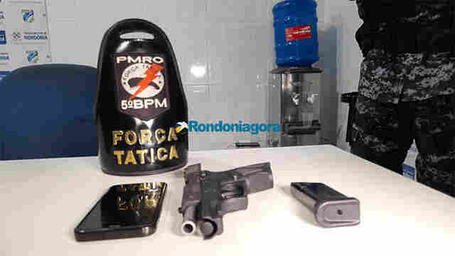 Homem é preso com arma durante relação sexual dentro de carro, na zona leste