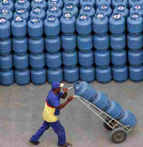 Petrobras anuncia redução de 12, 6% no preço da gasolina e 21,3% no valor do gás de cozinha