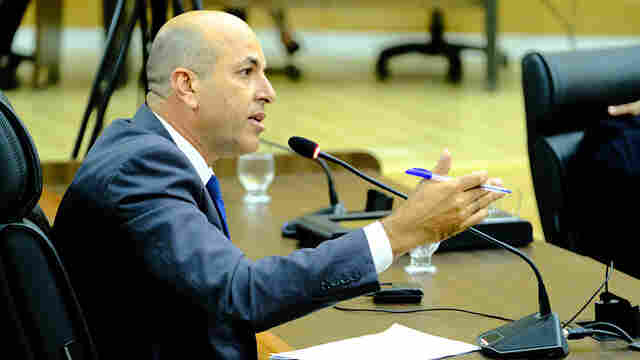 Ismael Crispin defende valorização dos servidores da educação e vota favorável ao reajuste salarial