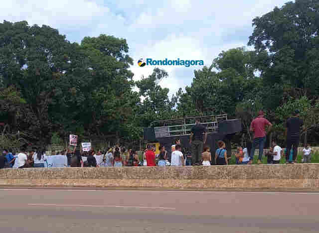 Vídeo: BR-364 é interditada por manifestantes indígenas em Candeias