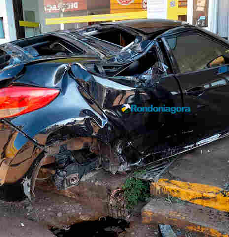 Motorista causa grave acidente e abandona veículo em Porto Velho