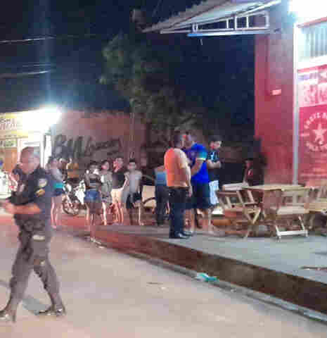 Câmera gravou chegada e fuga de criminosos que mataram dois em conveniência