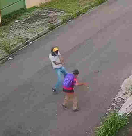 Vídeo: apenado é baleado várias vezes, mas sobrevive a atentado no meio da rua