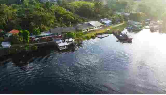 Governo atende pedido da deputada Lebrinha com envio de trator para limpeza nas ruas de Pedras Negras