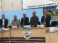 Vice de Candeias assume Prefeitura e diz que não tem orgulho de estar no cargo