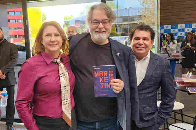 Advogados Hélio Vieira e Zênia Cernov fazem pré-lançamento do livro "Marketing Jurídico - Comentários ao Provimento n° 205/2021"