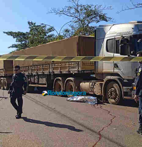Homem se joga em frente de veículos e acaba morrendo atropelado por carreta na capital