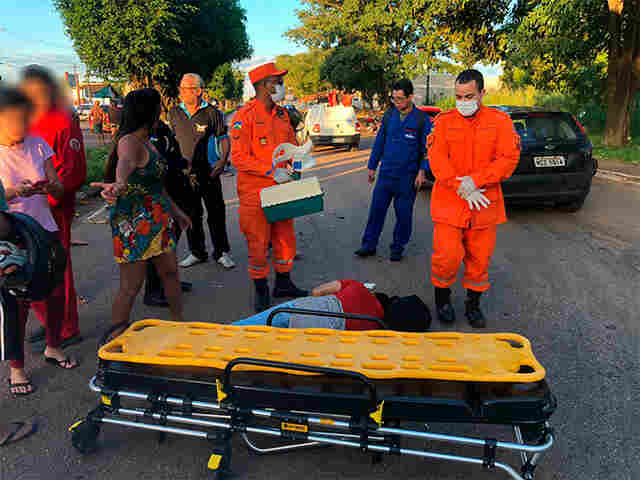 Acidente entre três veículos deixa motociclista em estado grave na capital