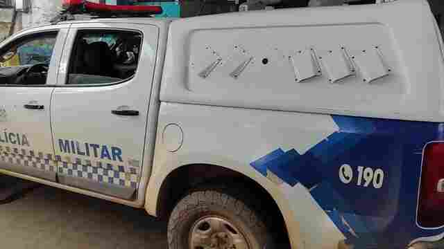 Homem é atacado a tiros em bar de Candeias