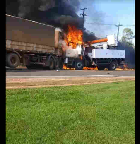 Vídeo: Carretas pegam fogo após colisão frontal na BR-364, em Ariquemes