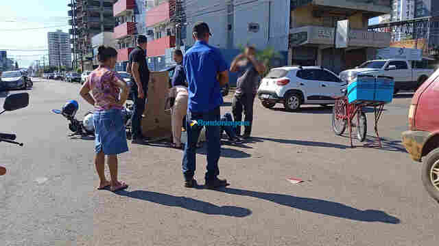 Motociclista fica desacordado após acidente na capital
